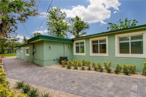 Villa ou maison à louer à Plantation, Floride: 4 chambres, 239.13 m2 № 1348287 - photo 2