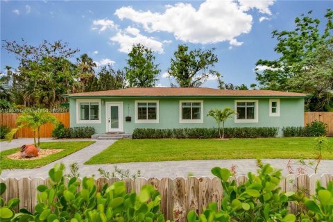 Villa ou maison à louer à Plantation, Floride: 4 chambres, 239.13 m2 № 1348287 - photo 1