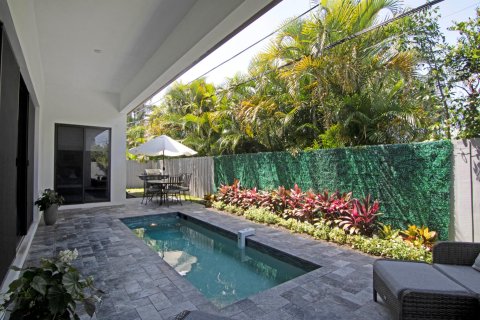 Casa en venta en West Palm Beach, Florida, 4 dormitorios, 270.62 m2 № 468586 - foto 3