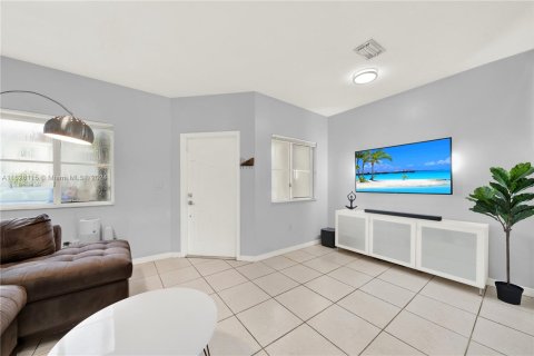 Townhouse in Homestead, Florida 2 bedrooms, 108.32 sq.m. № 1281932 - photo 3