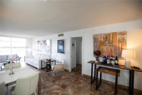 Copropriété à vendre à Miami Beach, Floride: 2 chambres, 118.91 m2 № 1281883 - photo 10