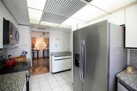 Condo in Miami Beach, Florida, 2 bedrooms  № 1281883 - photo 15