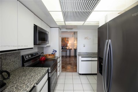 Condo in Miami Beach, Florida, 2 bedrooms  № 1281883 - photo 14