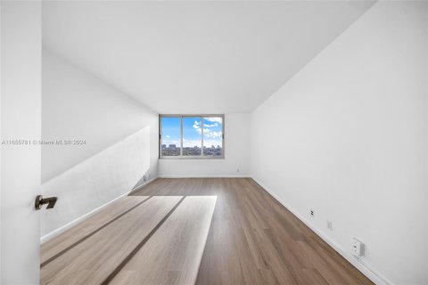 Condominio en venta en Miami Beach, Florida, 1 dormitorio, 77.76 m2 № 1355087 - foto 10