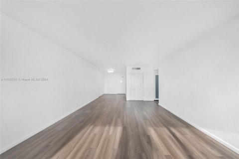 Condominio en venta en Miami Beach, Florida, 1 dormitorio, 77.76 m2 № 1355087 - foto 8