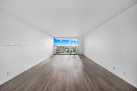 Condominio en venta en Miami Beach, Florida, 1 dormitorio, 77.76 m2 № 1355087 - foto 7