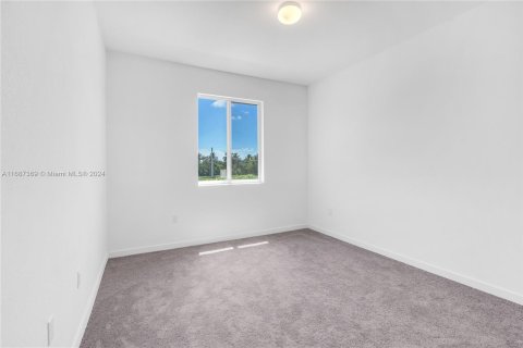 Adosado en venta en Miami, Florida, 5 dormitorios, 233.93 m2 № 1428200 - foto 28