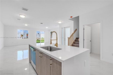 Adosado en venta en Miami, Florida, 5 dormitorios, 233.93 m2 № 1428200 - foto 21