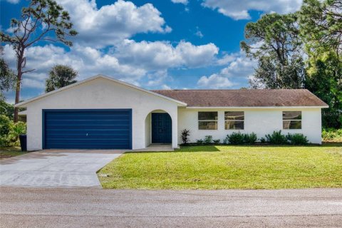 House in Palm Bay, Florida 3 bedrooms, 141.86 sq.m. № 1404788 - photo 1