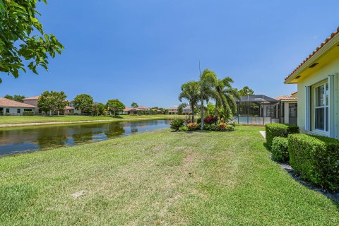 House in Vero Beach, Florida 4 bedrooms, 225.94 sq.m. № 1221388 - photo 10