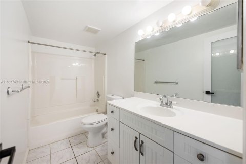 Condo in North Miami Beach, Florida, 3 bedrooms  № 1316302 - photo 27