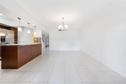 Condo in North Miami Beach, Florida, 3 bedrooms  № 1316302 - photo 13