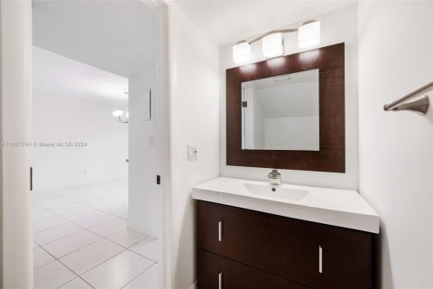 Condo in North Miami Beach, Florida, 3 bedrooms  № 1316302 - photo 15