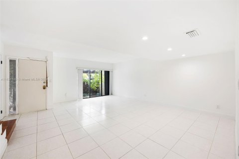 Condo in North Miami Beach, Florida, 3 bedrooms  № 1316302 - photo 21