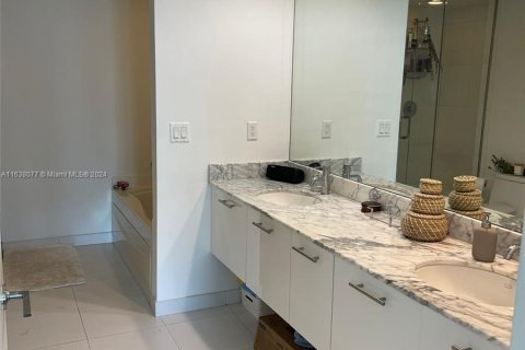 Copropriété à louer à Miami, Floride: 2 chambres, 103.21 m2 № 1316303 - photo 5