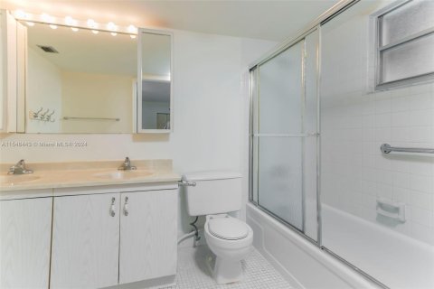 Condo in Coconut Creek, Florida, 2 bedrooms  № 1104197 - photo 17