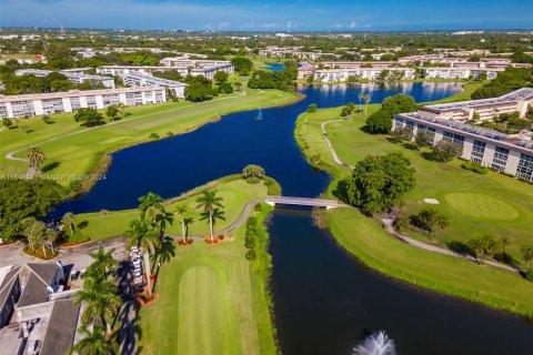 Condominio en venta en Coconut Creek, Florida, 2 dormitorios, 119.94 m2 № 1104197 - foto 21