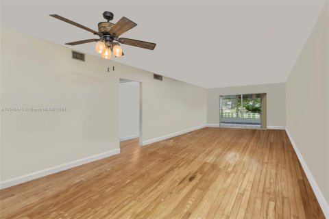 Condo in Coconut Creek, Florida, 2 bedrooms  № 1104197 - photo 9