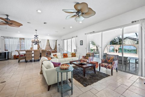 Casa en venta en Palm Coast, Florida, 3 dormitorios, 275.55 m2 № 744914 - foto 9