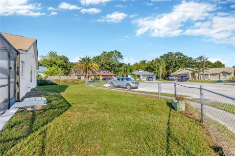 House in New Port Richey, Florida 4 bedrooms, 188.41 sq.m. № 1381181 - photo 29