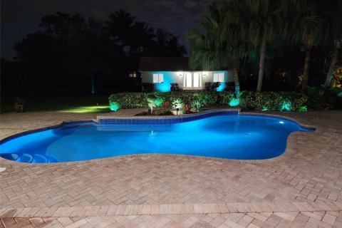 House in Parkland, Florida 6 bedrooms, 484.49 sq.m. № 1151500 - photo 20