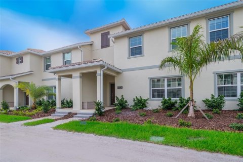 Townhouse in STOREY LAKE in Kissimmee, Florida 4 bedrooms, 177.81 sq.m. № 1373376 - photo 2