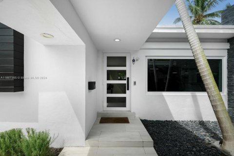 House in Miami Beach, Florida 3 bedrooms, 189.52 sq.m. № 1382030 - photo 6