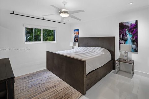 House in Miami Beach, Florida 3 bedrooms, 189.52 sq.m. № 1382030 - photo 19