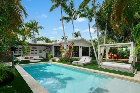 Casa en venta en Miami Beach, Florida, 3 dormitorios, 189.52 m2 № 1382030 - foto 1