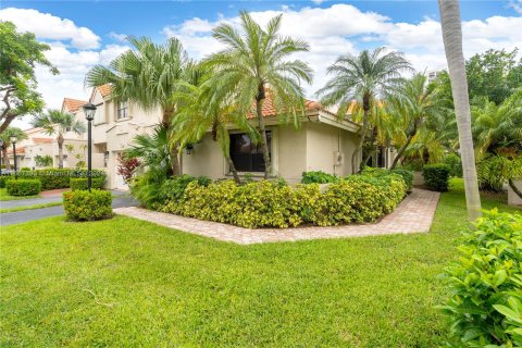 Villa ou maison à vendre à Aventura, Floride: 2 chambres, 93.46 m2 № 1382029 - photo 3