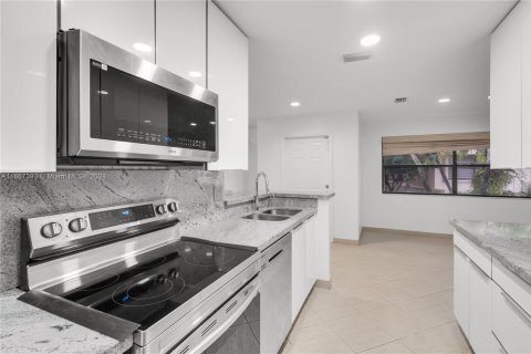 Casa en venta en Aventura, Florida, 2 dormitorios, 93.46 m2 № 1382029 - foto 11