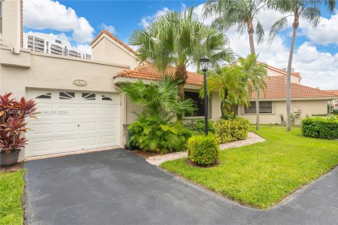 Villa ou maison à vendre à Aventura, Floride: 2 chambres, 93.46 m2 № 1382029 - photo 2