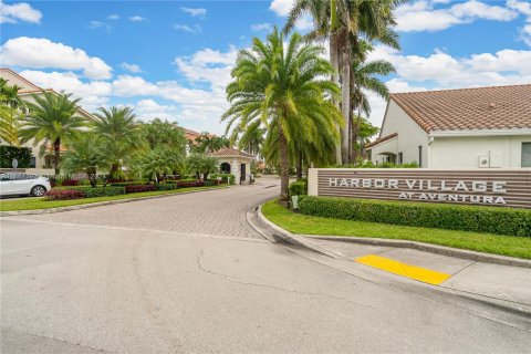 Villa ou maison à vendre à Aventura, Floride: 2 chambres, 93.46 m2 № 1382029 - photo 30