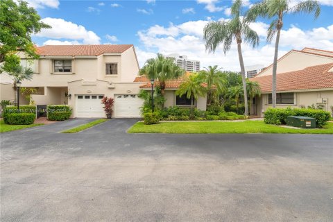 Villa ou maison à vendre à Aventura, Floride: 2 chambres, 93.46 m2 № 1382029 - photo 1