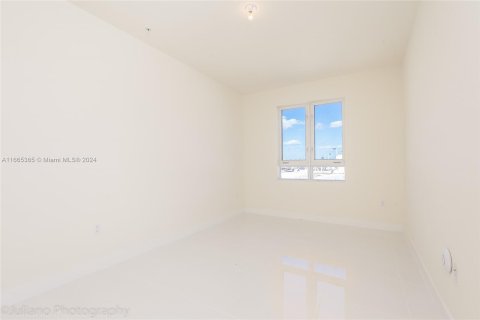 Condo in Doral, Florida, 3 bedrooms in LANDMARK  № 1381935 - photo 18