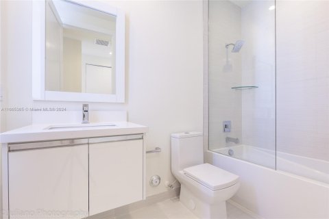 Condo in Doral, Florida, 3 bedrooms in LANDMARK  № 1381935 - photo 13