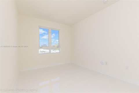 Condo in Doral, Florida, 3 bedrooms in LANDMARK  № 1381935 - photo 17