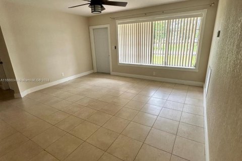 House in Pompano Beach, Florida 3 bedrooms, 112.88 sq.m. № 1381982 - photo 9