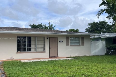 House in Pompano Beach, Florida 3 bedrooms, 112.88 sq.m. № 1381982 - photo 1