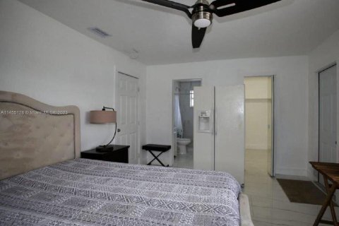 House in Hialeah, Florida 3 bedrooms, 132.39 sq.m. № 726020 - photo 13