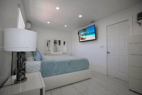 Casa en venta en Hialeah, Florida, 3 dormitorios, 132.39 m2 № 726020 - foto 16