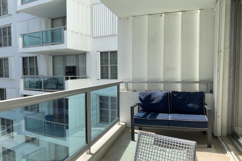 Condo in Miami Beach, Florida, 1 bedroom  № 197506 - photo 25