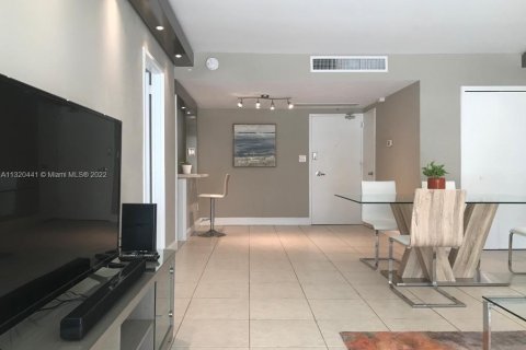 Condo in Miami Beach, Florida, 1 bedroom  № 197506 - photo 12