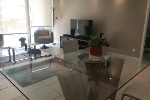 Condo in Miami Beach, Florida, 1 bedroom  № 197506 - photo 15