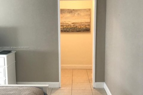 Condo in Miami Beach, Florida, 1 bedroom  № 197506 - photo 19