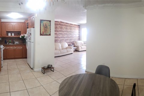 Condo in Miami, Florida, 2 bedrooms  № 1295125 - photo 7