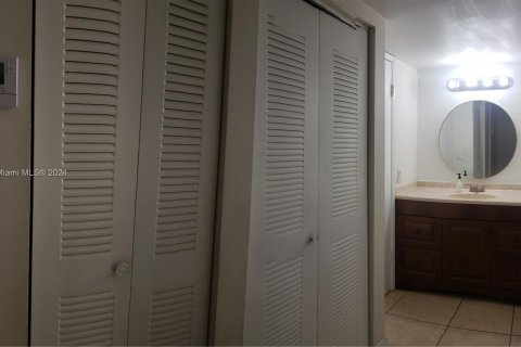 Condo in Miami, Florida, 2 bedrooms  № 1295125 - photo 22