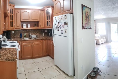 Condo in Miami, Florida, 2 bedrooms  № 1295125 - photo 10