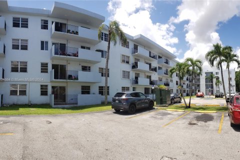 Condo in Miami, Florida, 2 bedrooms  № 1295125 - photo 28