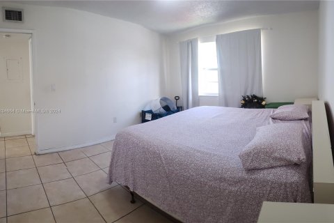 Condo in Miami, Florida, 2 bedrooms  № 1295125 - photo 20